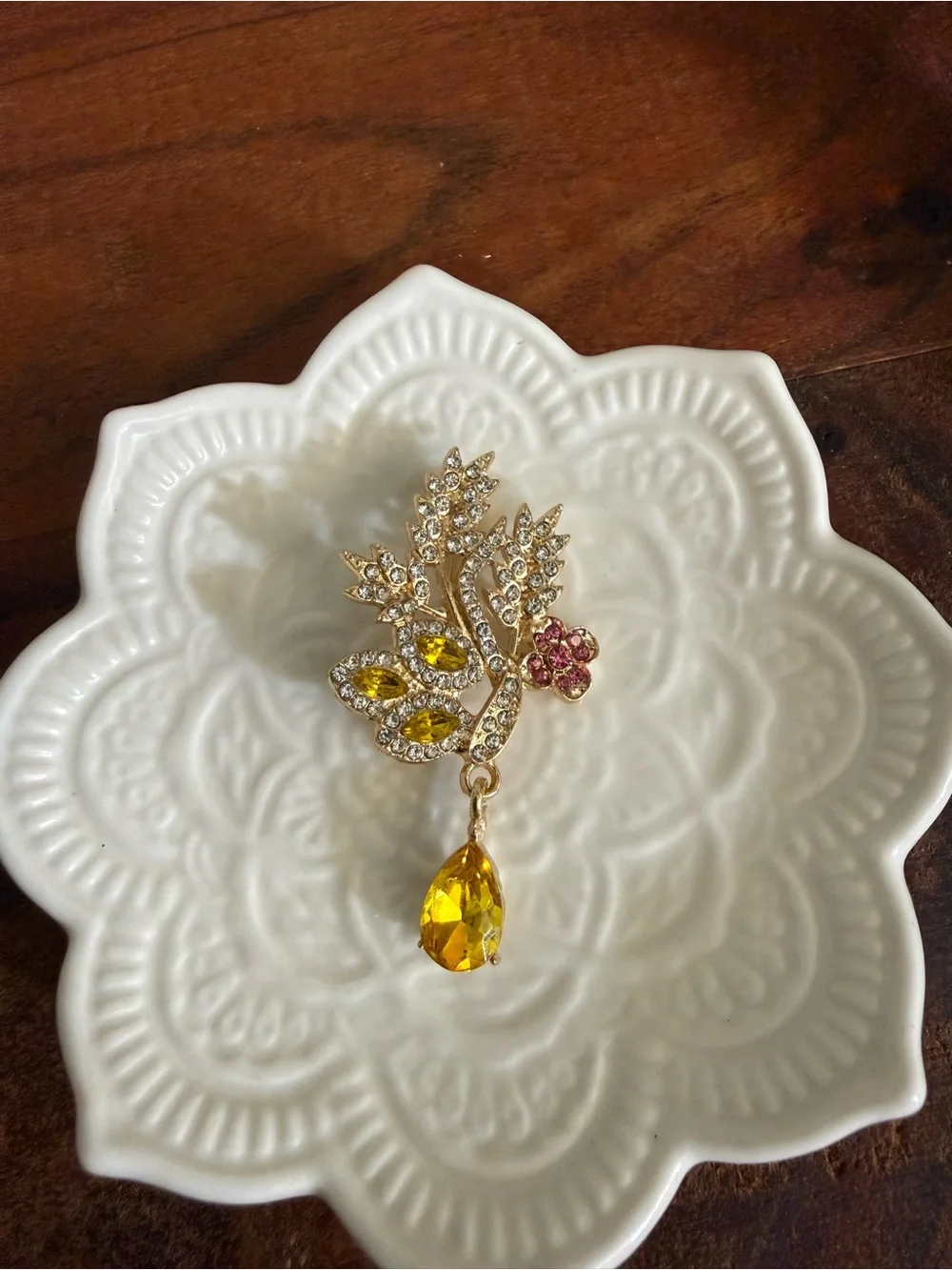 New gold-toned alloy wheat leaf brooch  a pear-cut yellow rhinestone drop